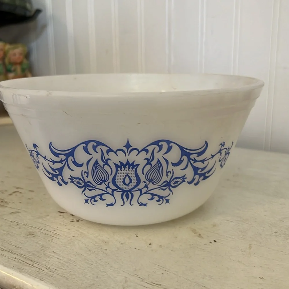 Vintage Federal glass heat proof Bucks County mixing bowl 8” x 4”
